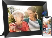 FANGOR Digital Picture Frame Review displaying family photo